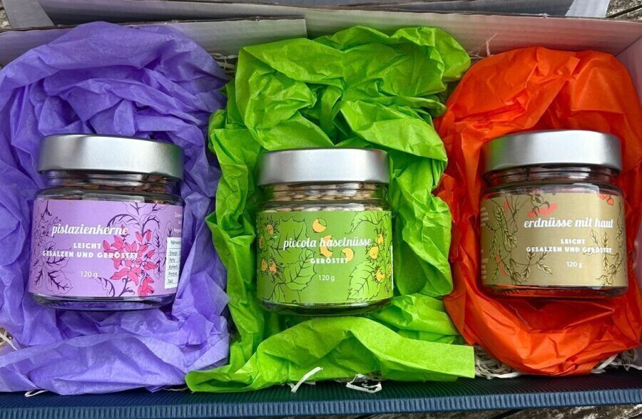 Pistazienkerne, leicht gesalzen & geröstet, Piccola Haselnüsse, geröstet, Erdnüsse mit Haut, leicht gesalzen & geröstet, Geschenkpackung, Köstlichkeiten, Hayat Trading, Hayat Delikatessen