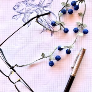 Blaubeeren Stilleben mit Fisch und Brille, Hayat Trading, Accessoires, Nadelspitze, handgemacht