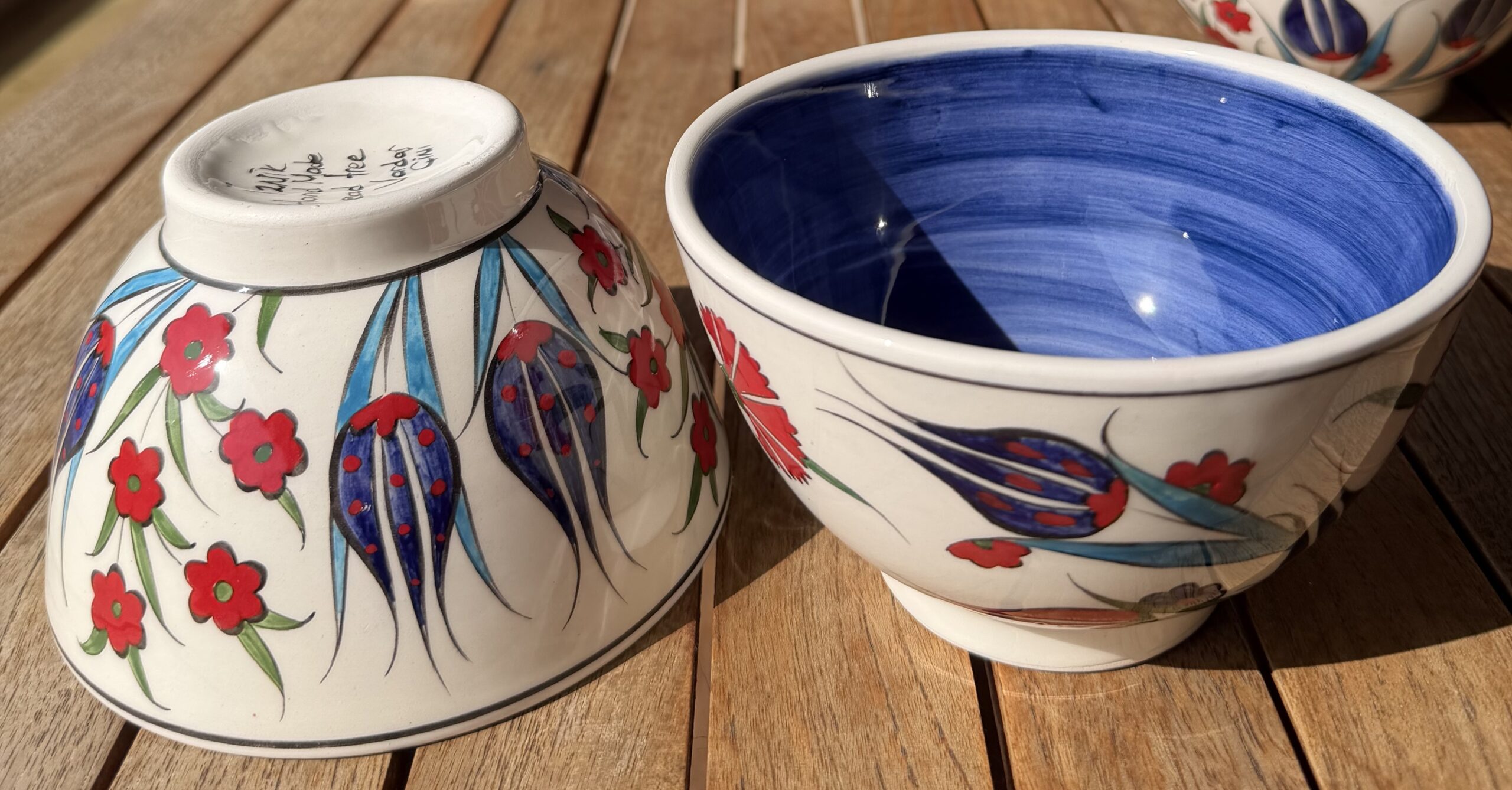 Iznik; Keramik aus einer Hand; Hayat Delikatessen;