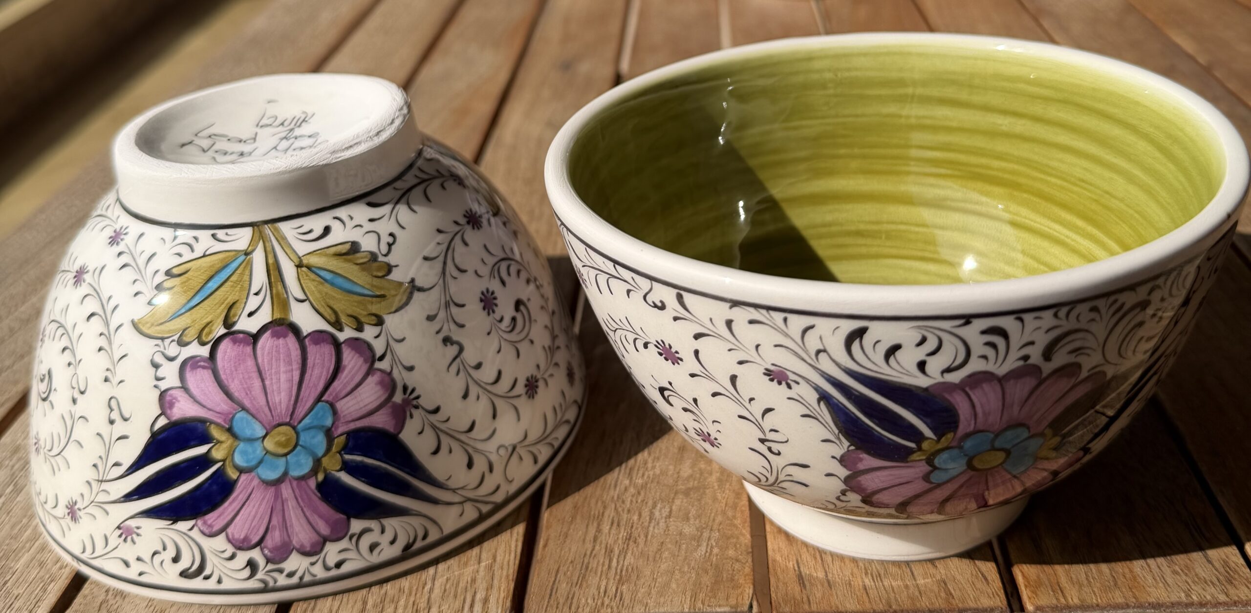 Iznik; Keramik aus einer Hand; Hayat Delikatessen;