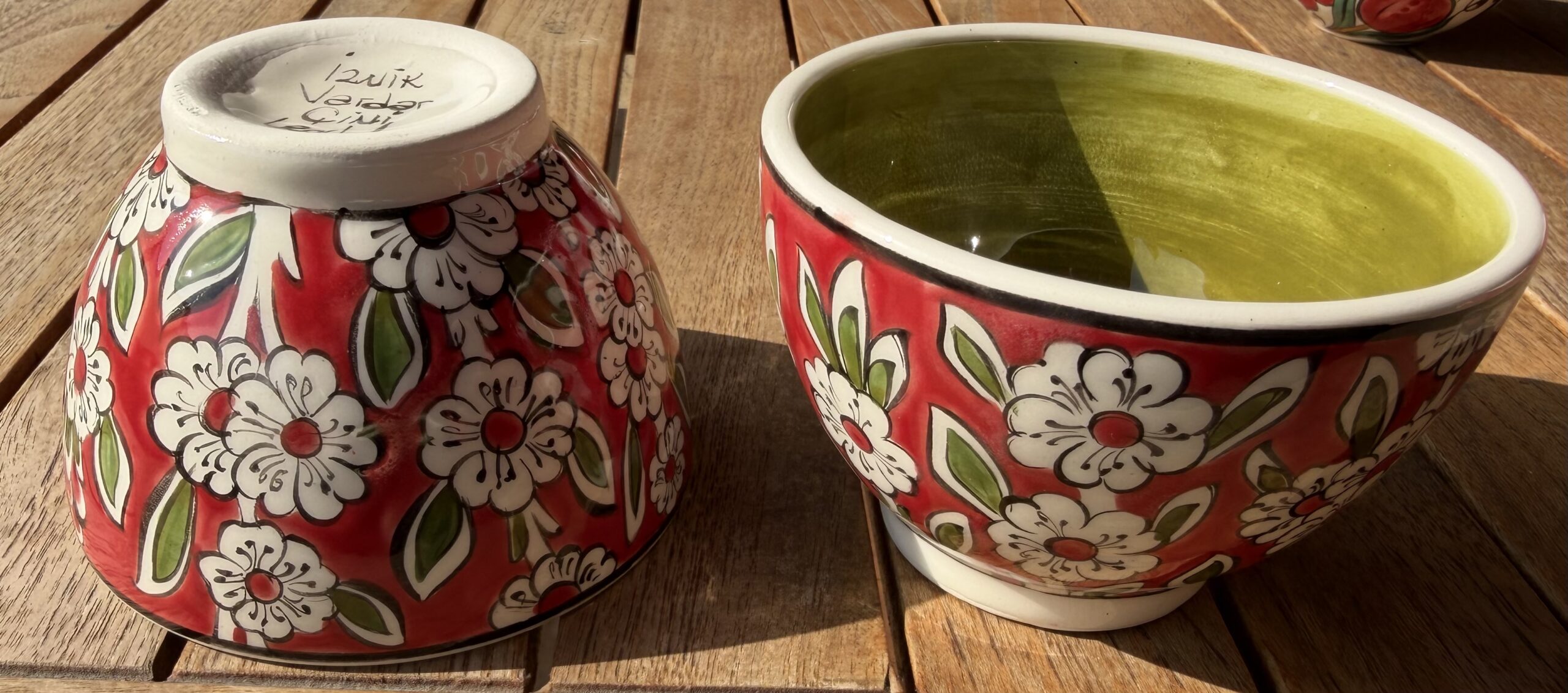 Iznik; Keramik aus einer Hand; Hayat Delikatessen;