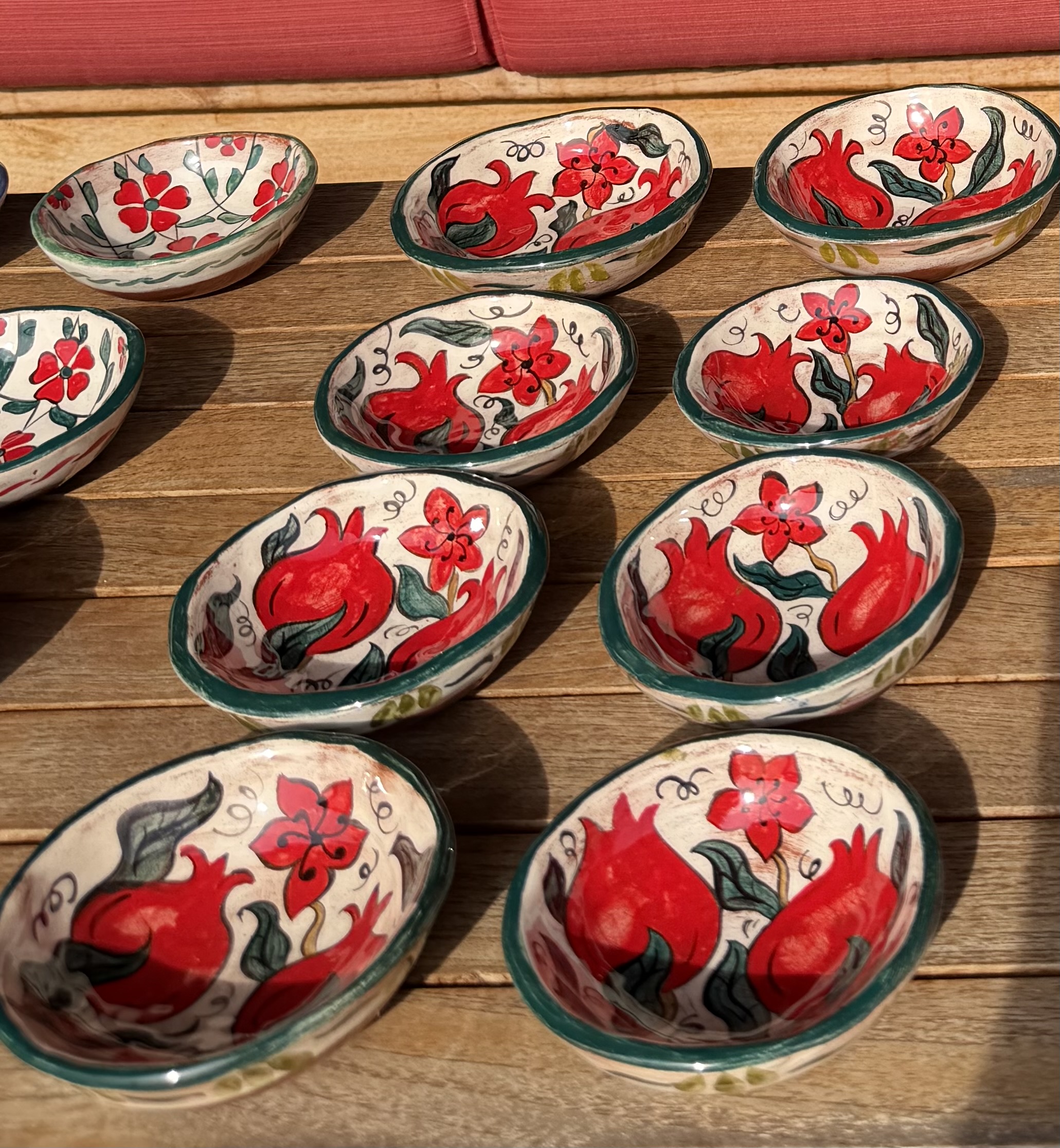 Iznik Schalen, handgefertigt, Dessin Granatapfel, Hayat Delikatessen