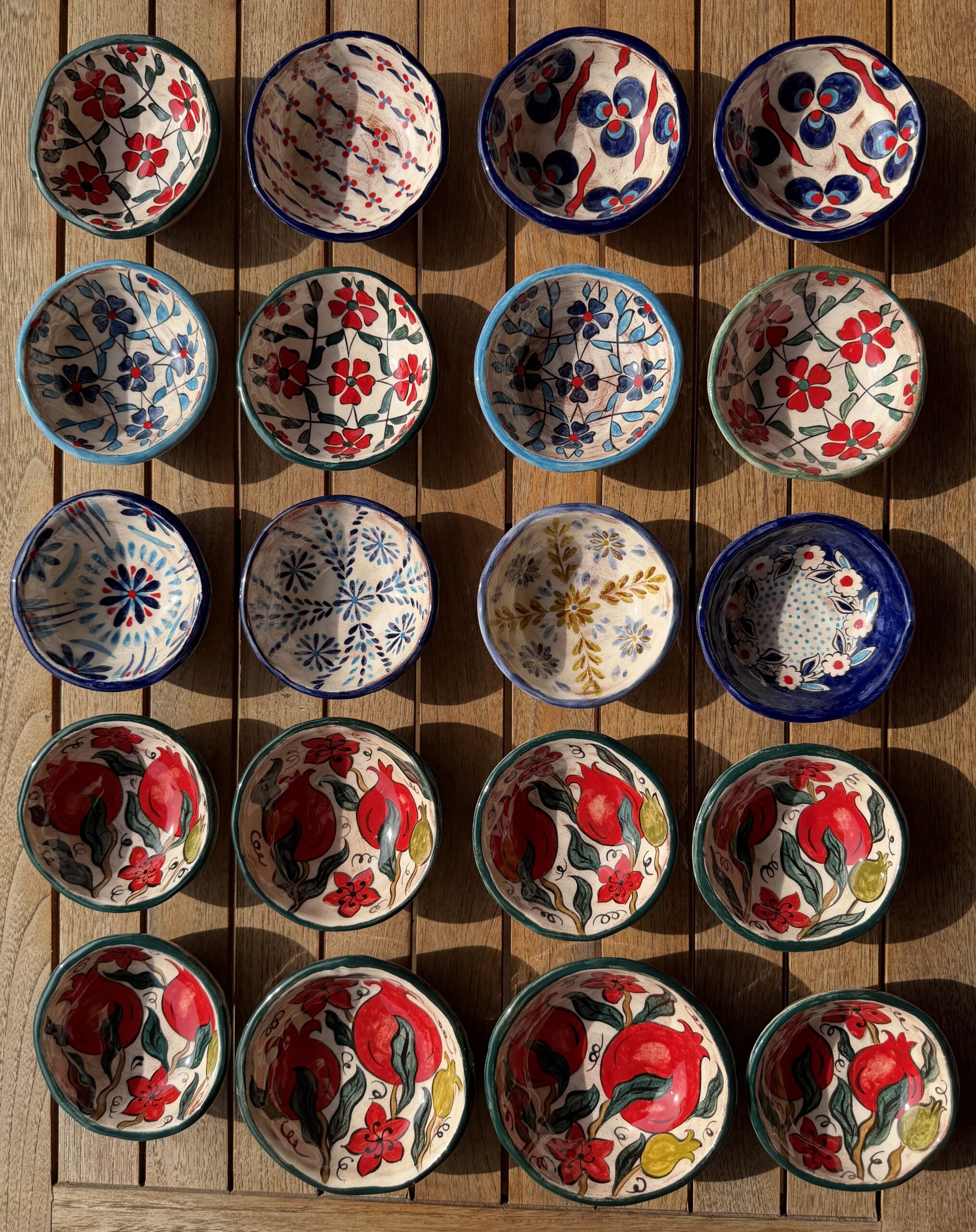 Iznik; Keramik aus einer Hand; Hayat Delikatessen;