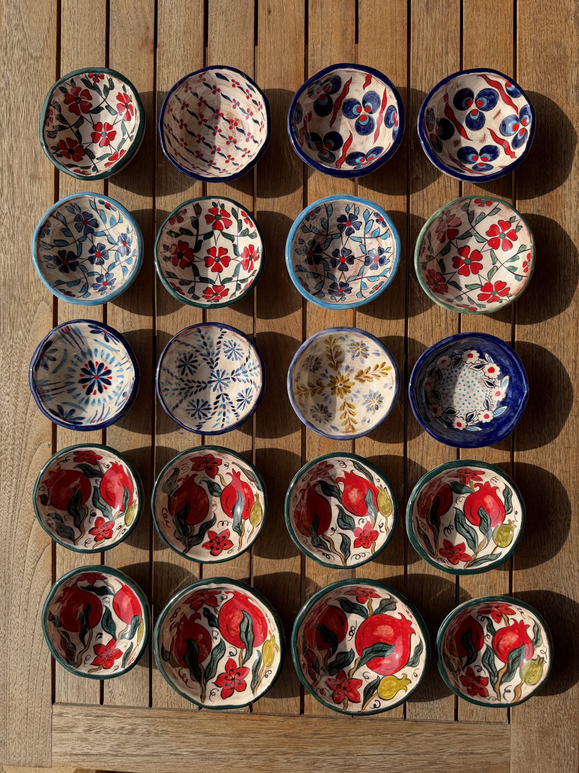 Iznik; Keramik aus einer Hand; Hayat Delikatessen;