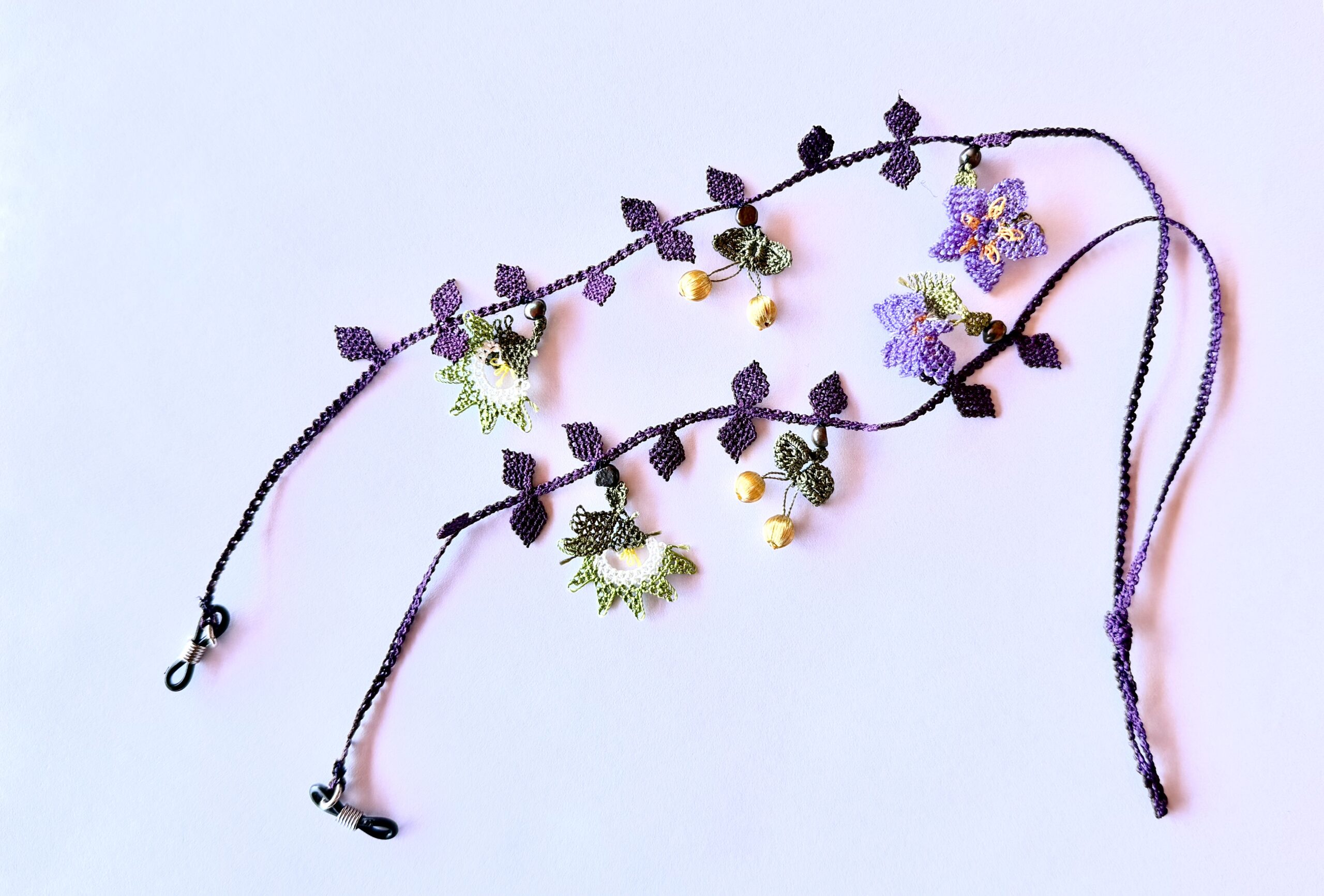 Blaubeeren Stilleben mit Fisch und Brille, Hayat Trading, Accessoires, Nadelspitze, handgemacht